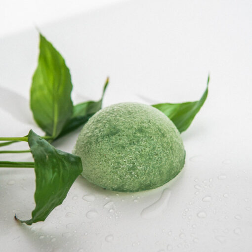 Naturalna gąbka konjac do mycia twarzy Mohani – z zieloną herbatą